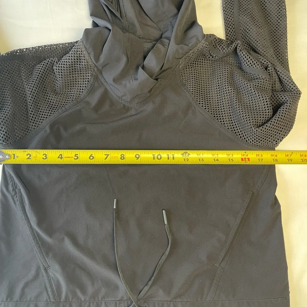 Lululemon Catch a Breeze Black Cropped Pullover Hoodie Fits like Women’s Size 2 - Picture 11 of 14